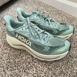 Size 9.5 / Men’s Hoka Challenger 8 Running Shoes